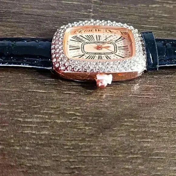 Rhinestone quartz watch - Picture 3 of 5